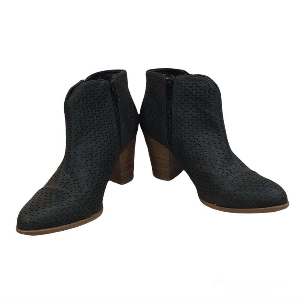 Fergalicious By Fergie black Caroline ankle boots/Bootie size 9